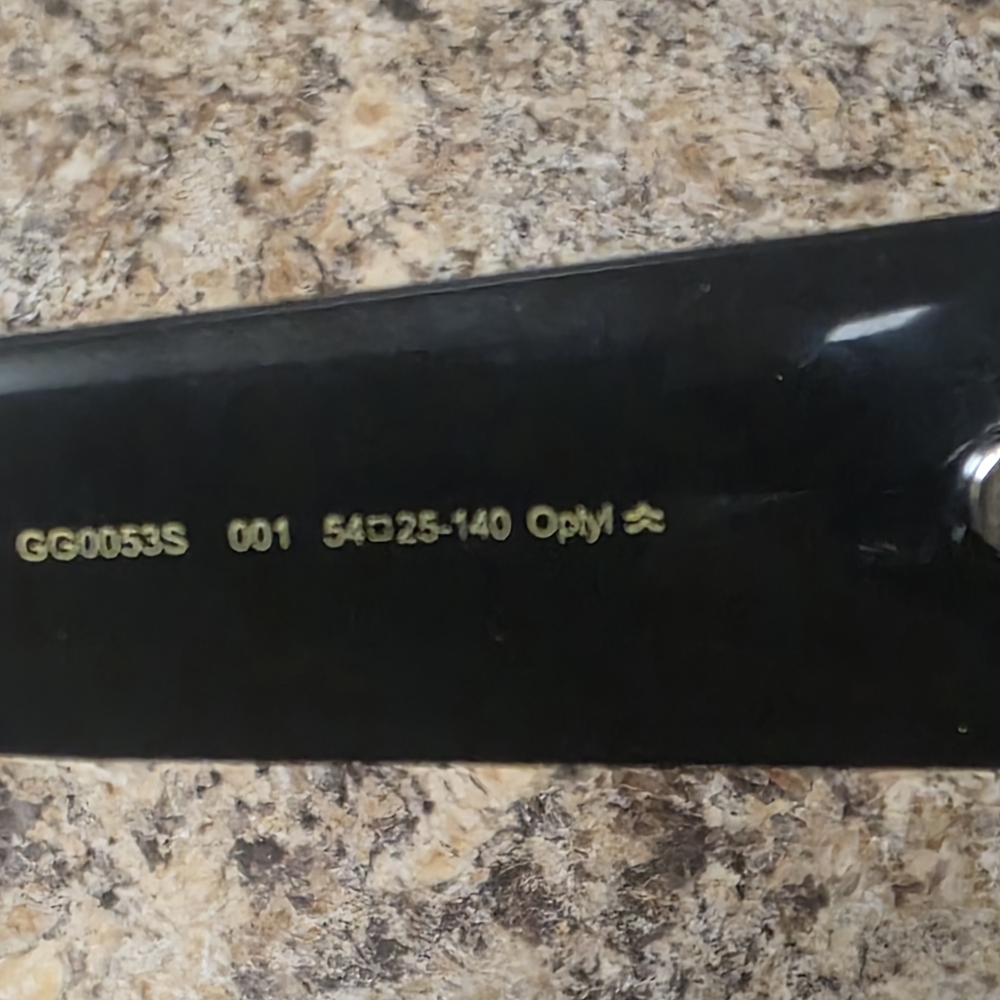 Chic Black Square Sunglasses - image 5